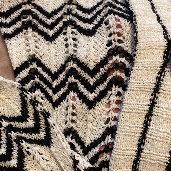 Cute black and white cardigan - Picture 2 of 3